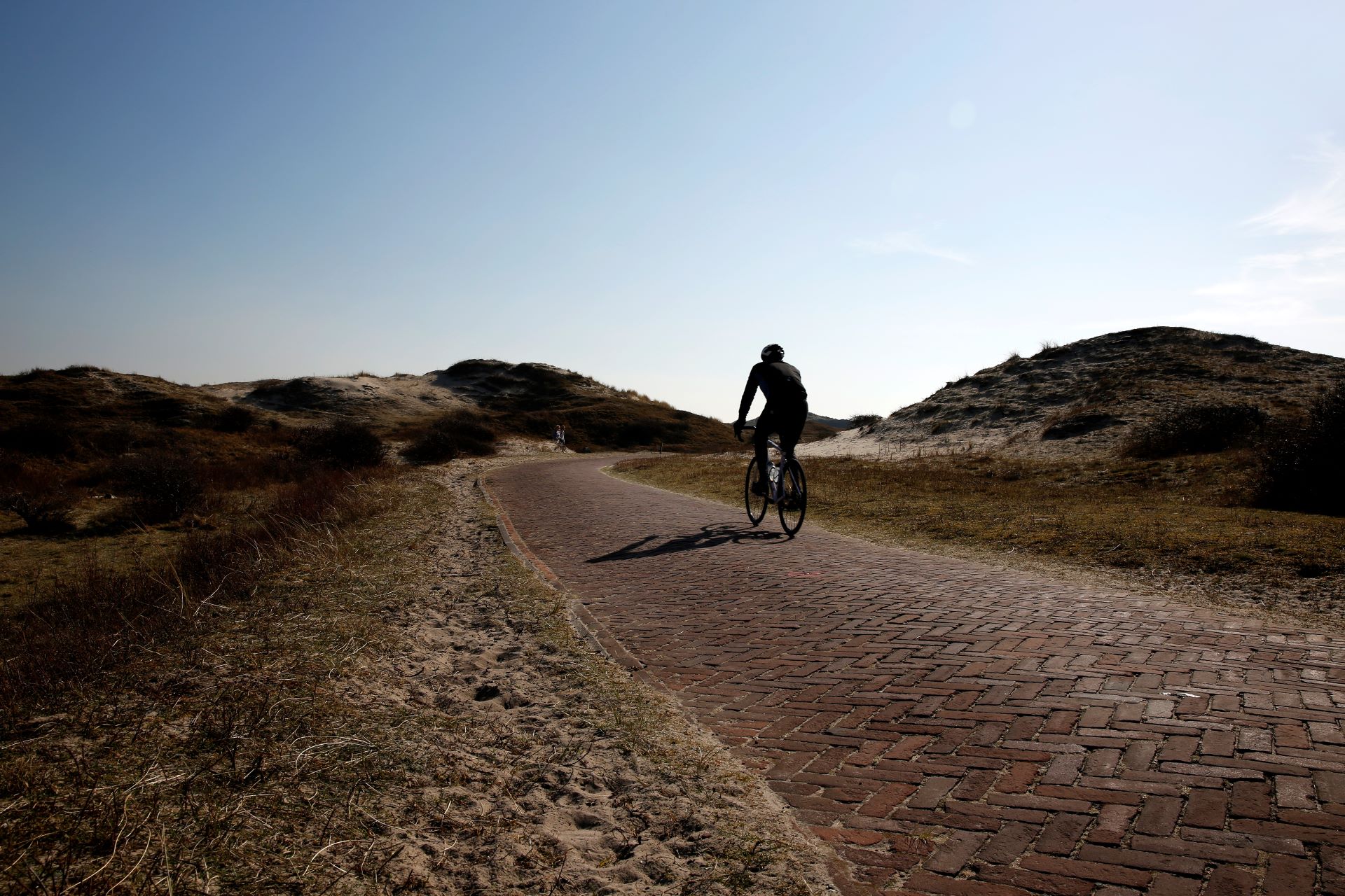 Mountain biken in de duinen